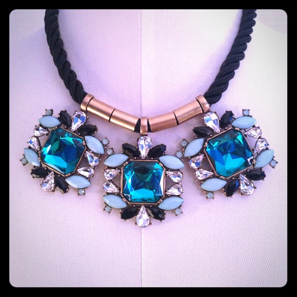 ⭐️Host Pick⭐️Reduced🎉 Jcrew Statement Necklace - Picture 1 of 3